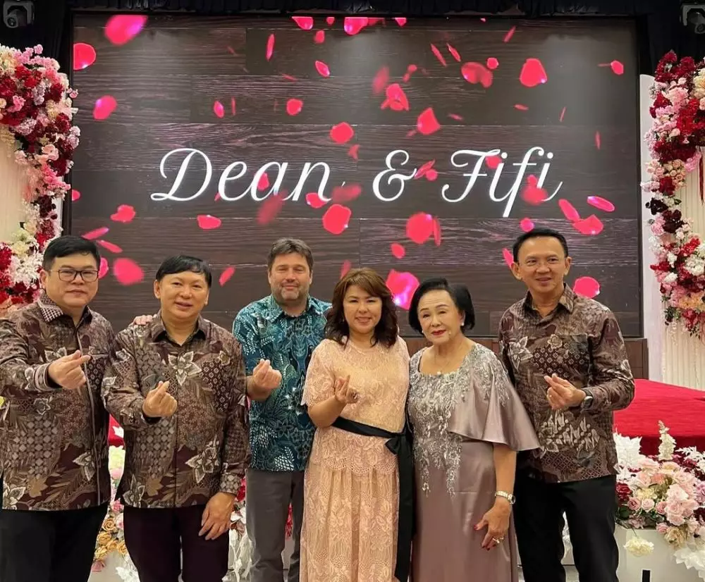 Syukuran pernikahan adik Ahok Fifi Lety © 2025 brilio.net Syukuran pernikahan adik Ahok Fifi Lety © 2025 brilio.net