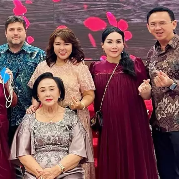 9 Momen syukuran pernikahan Fifi Lety Purnama adik Ahok digelar di Indonesia, konsepnya sederhana