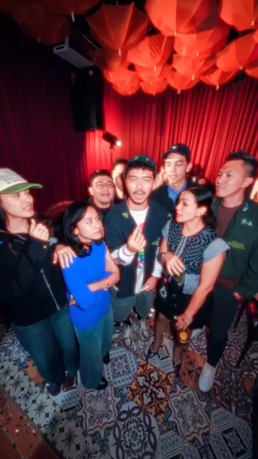 Prilly Latuconsina beri kejutan ultah Omara © Instagram Prilly Latuconsina beri kejutan ultah Omara © Instagram