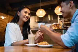 100 Pantun gombalan maut paling absurd 2025, kocak tapi diam-diam bikin baper