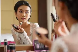 Makeup simpel untuk pernikahan di rumah, tetap cantik maksimal meskti tanpa MUA