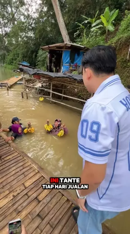 ibu ini sudah 35 tahun jualan pisang © TikTok