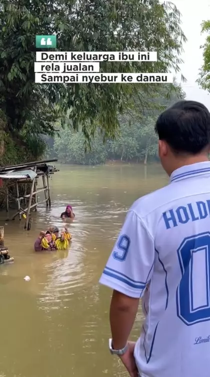 ibu ini sudah 35 tahun jualan pisang © TikTok