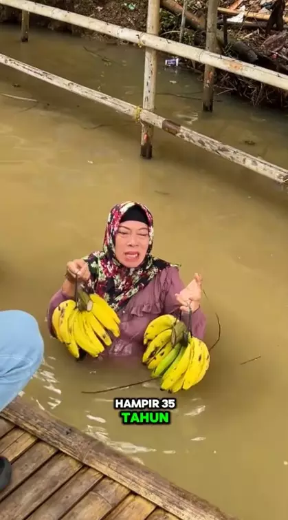 ibu ini sudah 35 tahun jualan pisang © TikTok