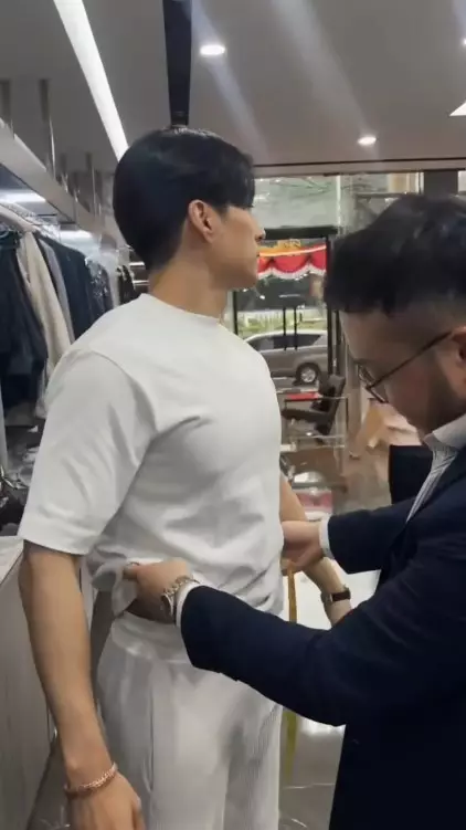 Sarwendah dan Giorgio kompak fitting baju © Instagram