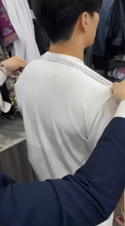 Sarwendah dan Giorgio kompak fitting baju © Instagram