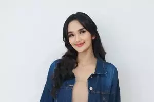 Cuma pakai 3 produk, 7 tutorial daily makeup ala Faby Marcelia ini praktis dan cocok buat pemula