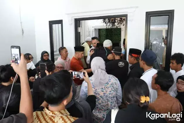 Suasana rumah duka Mpok Alpa © 2025 brilio.net