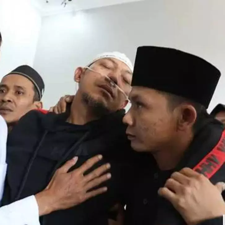 Syok tiba-tiba kehilangan istri, 5 potret ketegaran Aji Darmaji tegar melepas Mpok Alpa