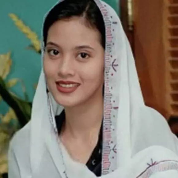 Sempat jadi artis hits di era 90-an, ini 11 beda gaya Elma Theana dan Venna Melinda yang kini berhijab