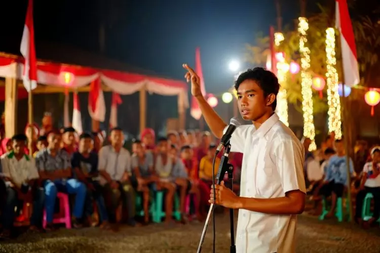 100 Kata-kata 17 Agustus yang cocok untuk MC dan pembawa acara di malam tirakatan