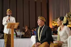 50 Pantun gombal lucu buat MC pernikahan 2025, Bikin tamu ketawa dan pengantin makin baper