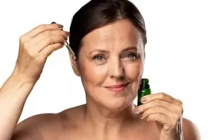 10 Serum untuk mengencangkan wajah bebas keriput di usia 40 tahun, harga di bawah Rp 100 ribu