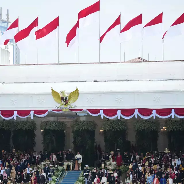 Wamen Prabowo diatur duduk berbaur dengan rakyat saat upacara HUT RI ke-80, begini maknanya