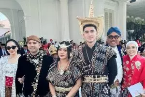 Model baju adat 7 seleb di upacara HUT RI ke-80 17 Agustus 2025, kompak foto bareng