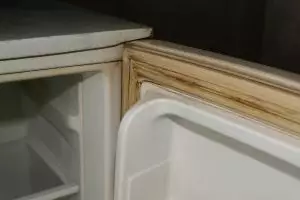 Kulkas nggak dingin karena karet longgar? Ini trik super simpel tanpa copot karetnya