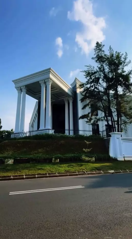Rumah mewah seharga Rp120 M  © Instagram
