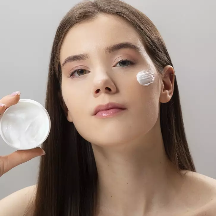 10 Pelembap untuk menghilangkan garis halus kerutan di bawah Rp 200 ribu