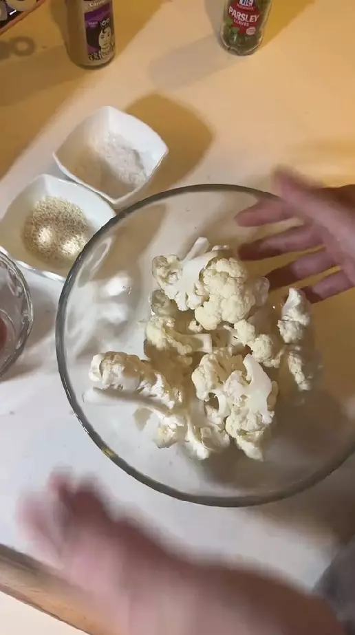 Nia Ramadhani mulai belajar masak © TikTok Nia Ramadhani mulai belajar masak © TikTok