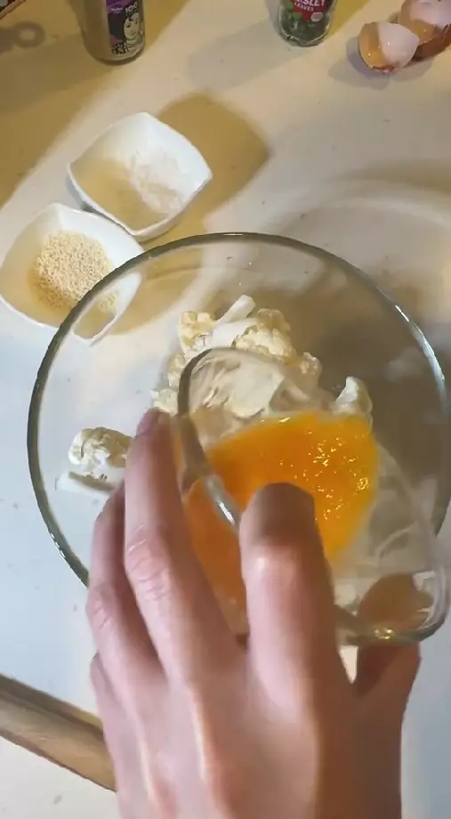 Nia Ramadhani mulai belajar masak © TikTok Nia Ramadhani mulai belajar masak © TikTok