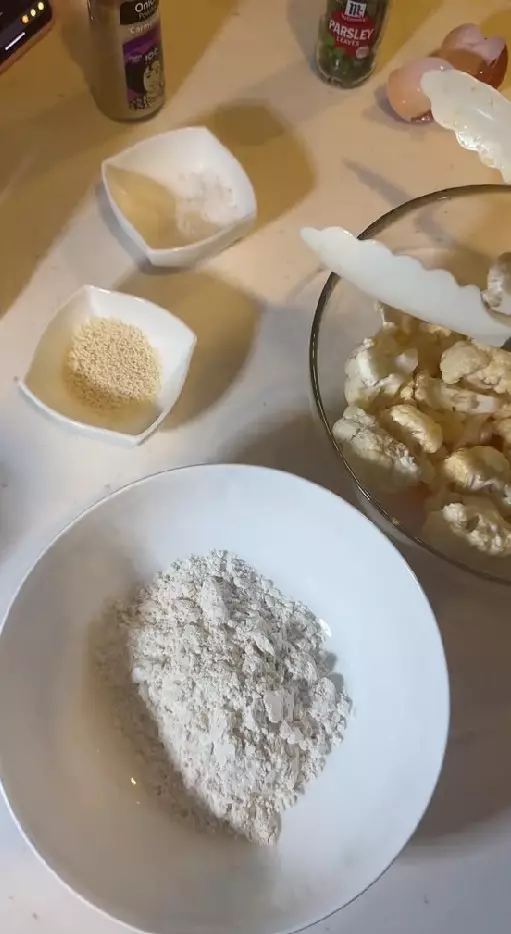Nia Ramadhani mulai belajar masak © TikTok Nia Ramadhani mulai belajar masak © TikTok
