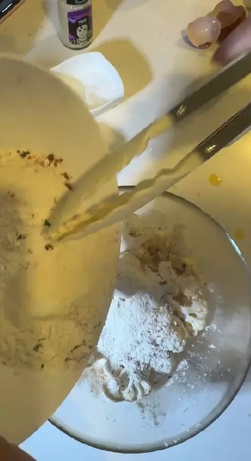 Nia Ramadhani mulai belajar masak © TikTok Nia Ramadhani mulai belajar masak © TikTok
