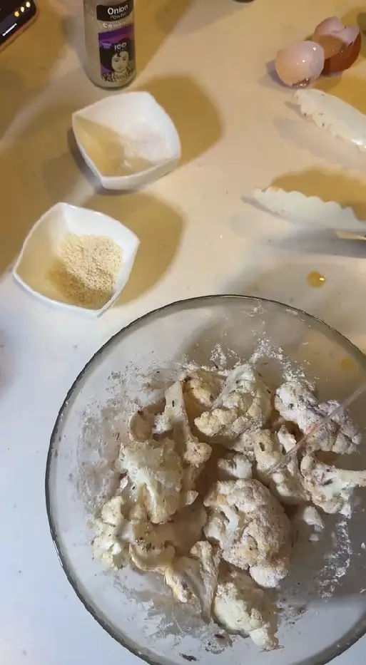 Nia Ramadhani mulai belajar masak © TikTok Nia Ramadhani mulai belajar masak © TikTok