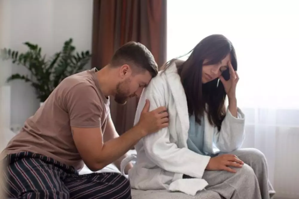 100 Kata-kata cinta segitiga rumit, menyentuh hati dan penuh makna © 2025 brilio.net