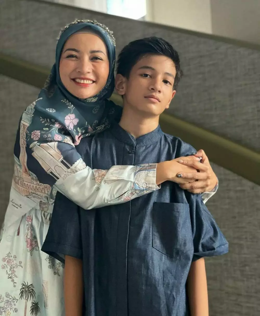 9 Momen kebersamaan Hesti Purwadinata bareng putra sulungnya © Instagram