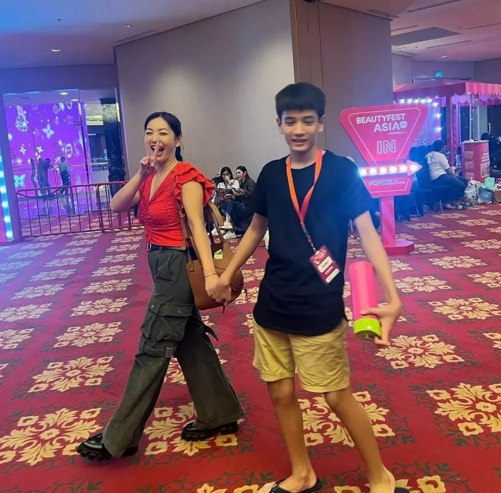 9 Momen kebersamaan Hesti Purwadinata bareng putra sulungnya © Instagram