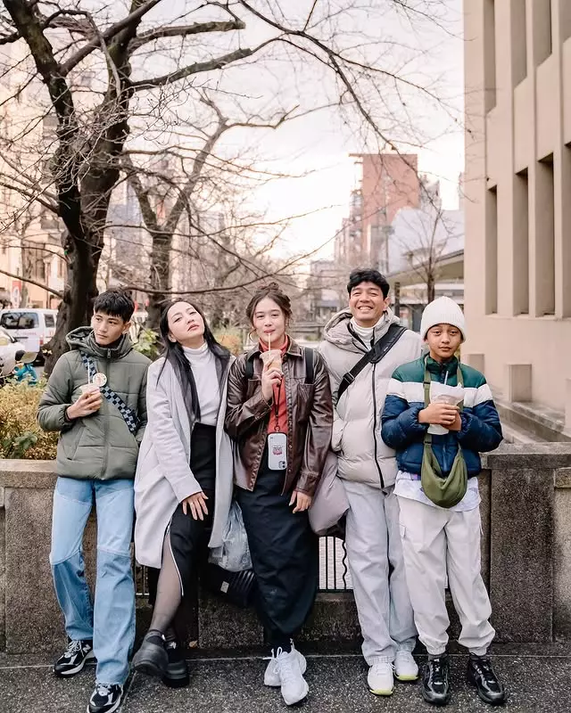 Potret kompaknya bak kakak adik, ini 9 momen kebersamaan Hesti Purwadinata bareng putra sulung © 2025 brilio.net