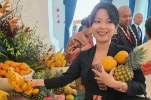 Potret cucu Bung Hatta berkebaya hitam dan batik untuk pemakaman saat upacara di Istana, apa maknanya?