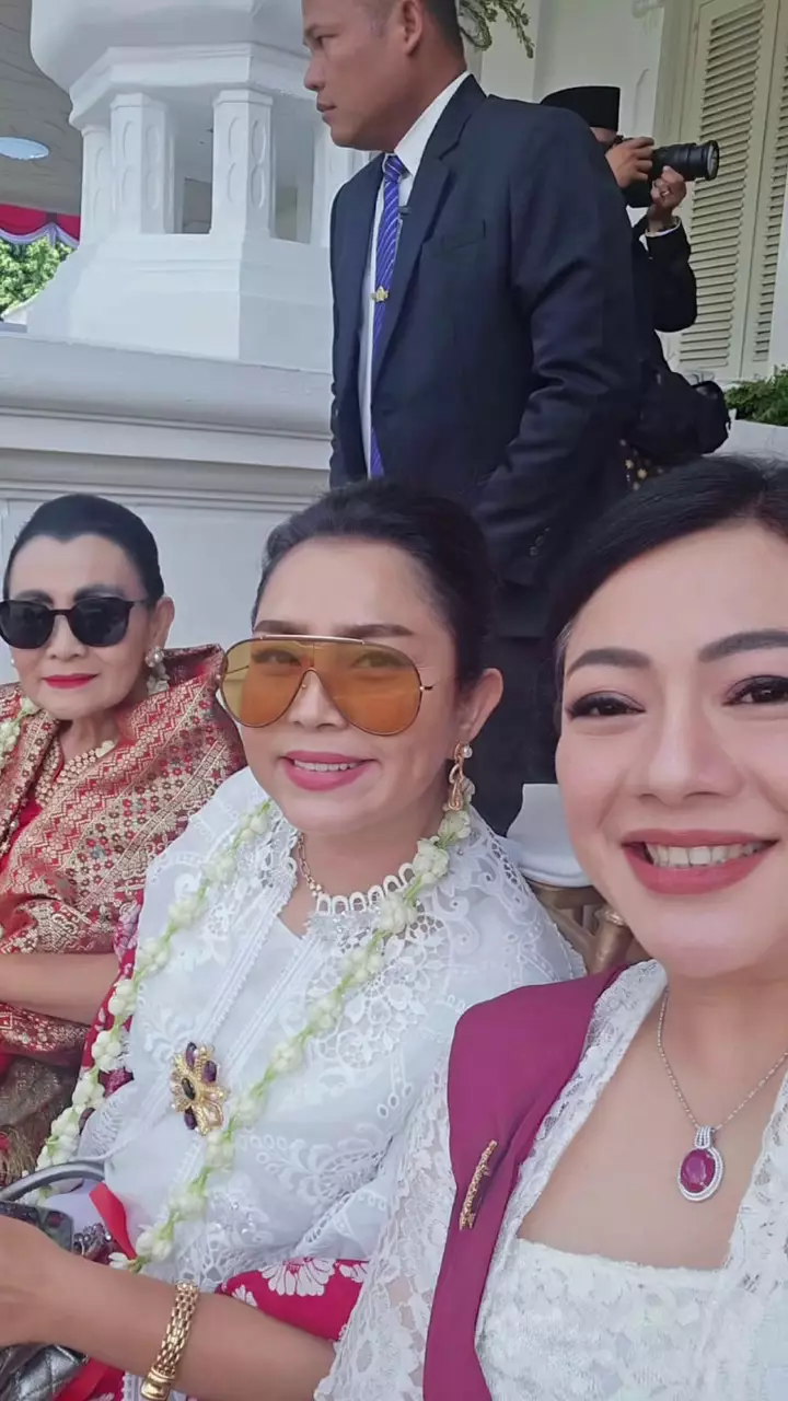 Potret Mayangsari dan Keluarga Cendana © 2025 Instagram