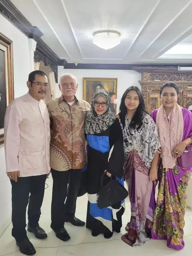 Potret Mayangsari dan Keluarga Cendana © 2025 Instagram