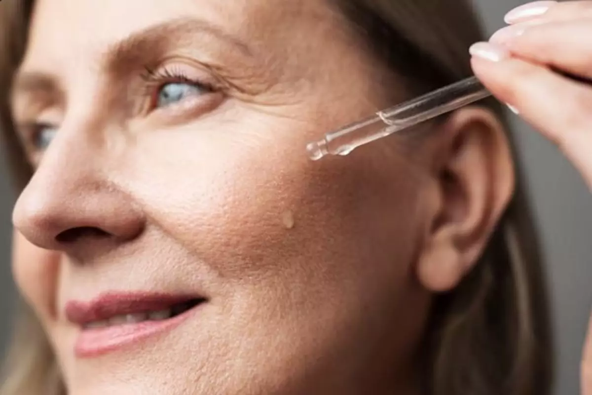 10 Serum untuk mengencangkan wajah bebas kerutan usia 40 tahun, harga di bawah Rp 200 ribu