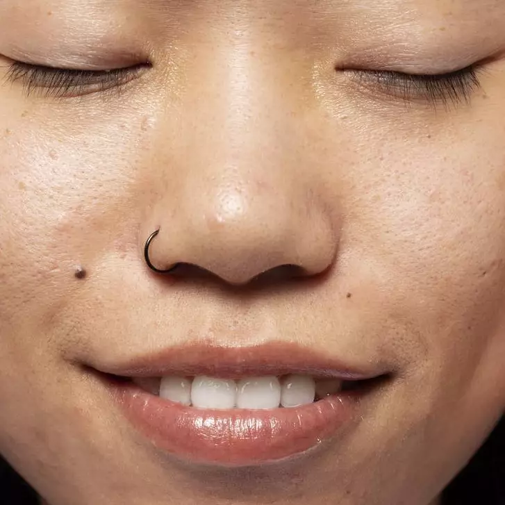 Pengin wajah halus dan mulus saat makeup? Ini trik mengecilkan pori-pori tanpa andalkan lemon