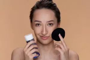 Asal pakai bisa bikin breakout, ini trik hapus makeup dengan cleansing oil agar tak sebabkan jerawat