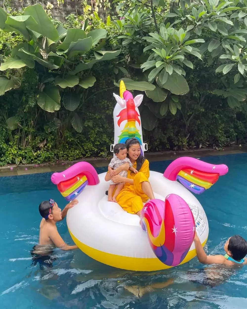  potret Olivia Zalianty momong anak © berbagai sumber