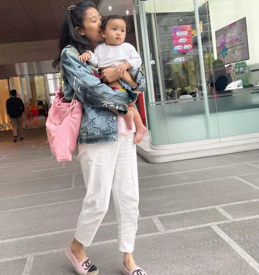  potret Olivia Zalianty momong anak © berbagai sumber