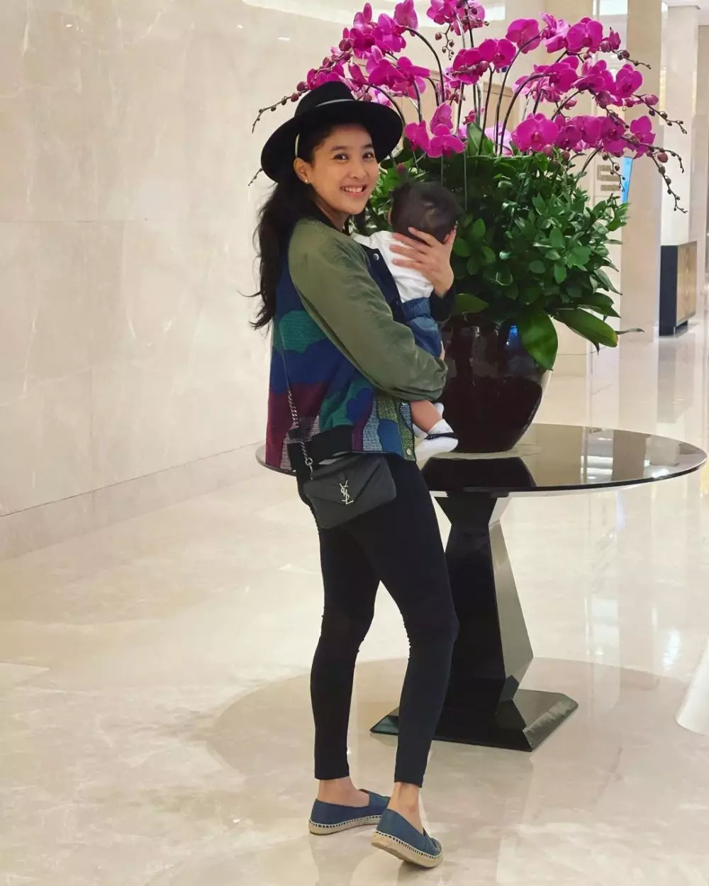  potret Olivia Zalianty momong anak © berbagai sumber