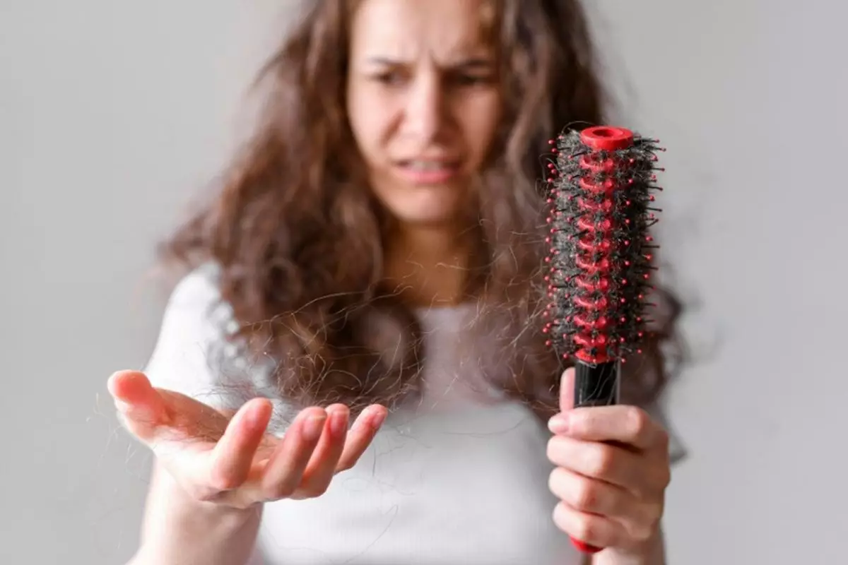 Rambut auto lebat dalam 3 bulan, ini cara bikin hair oil untuk atasi rontok pakai 2 jenis minyak dapur