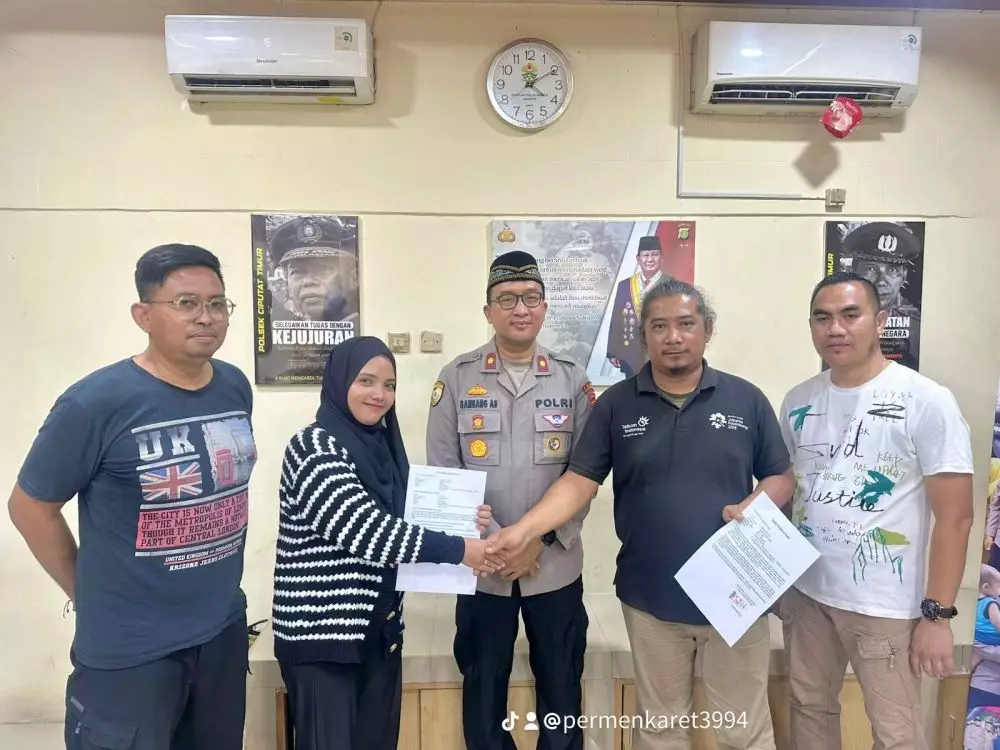 opang vs ojol stasiun pondok ranji © 2025 berbagai sumber