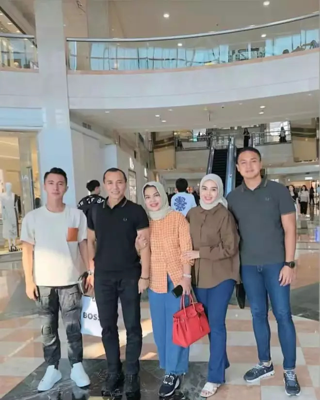 Potret terbaru Muhammad Fardhana tunangan Ayu Ting Ting © 2025 brilio.net Potret terbaru Muhammad Fardhana tunangan Ayu Ting Ting © 2025 brilio.net