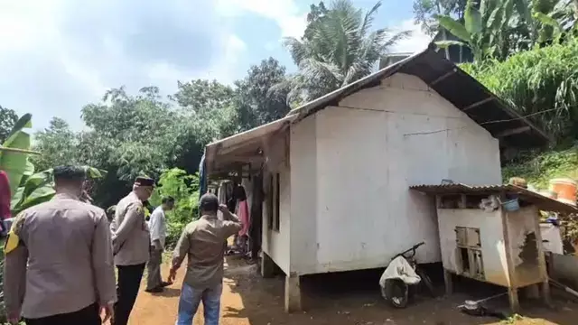 Rumah kumuh balita Sukabumi meninggal cacingan © 2025 brilio.net