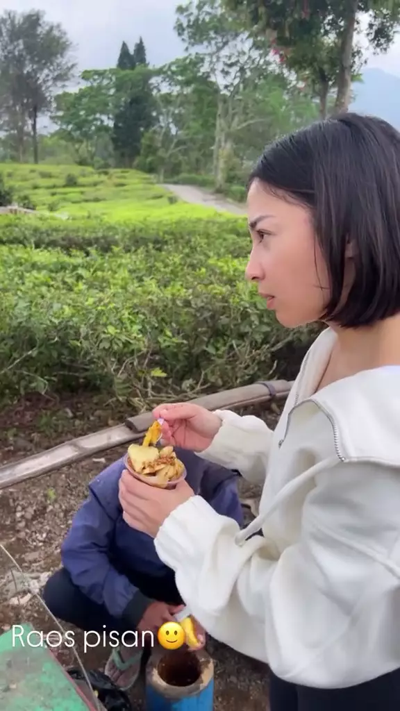 Nikita Willy beli rujak keliling © 2025 TikTok Nikita Willy beli rujak keliling © 2025 TikTok