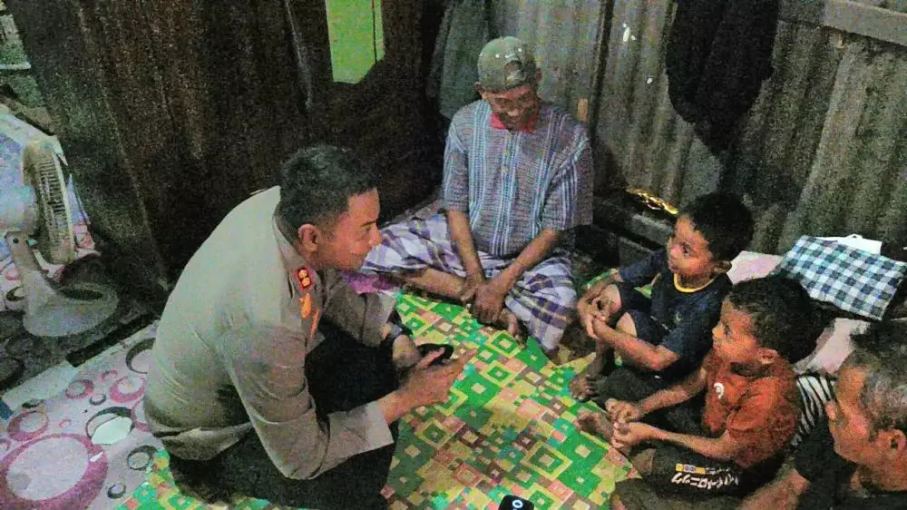 bocah gowa mengais sisa makanan dapat sepeda dari kapolres © 2025 brilio.net