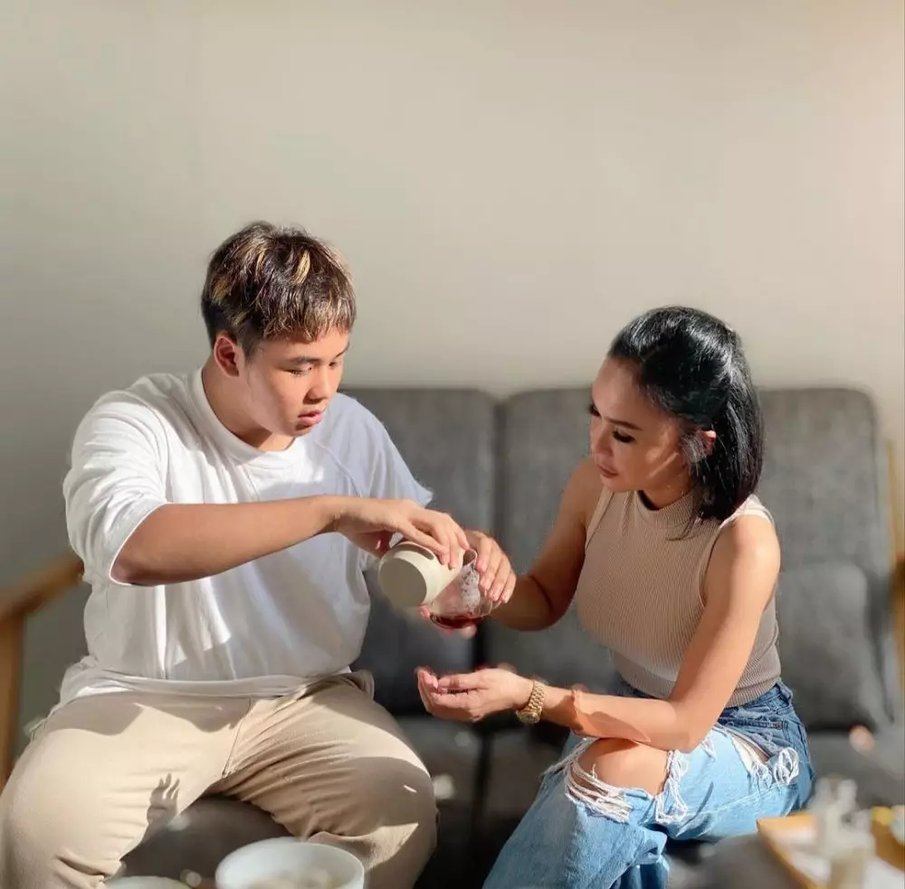 Yuni Shara bareng anak bungsu © 2022 berbagai sumber Yuni Shara bareng anak bungsu © 2022 berbagai sumber