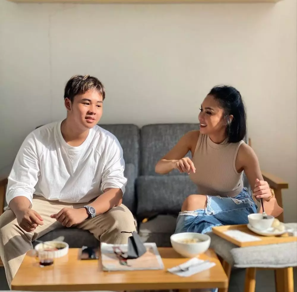 Yuni Shara bareng anak bungsu © 2022 berbagai sumber Yuni Shara bareng anak bungsu © 2022 berbagai sumber