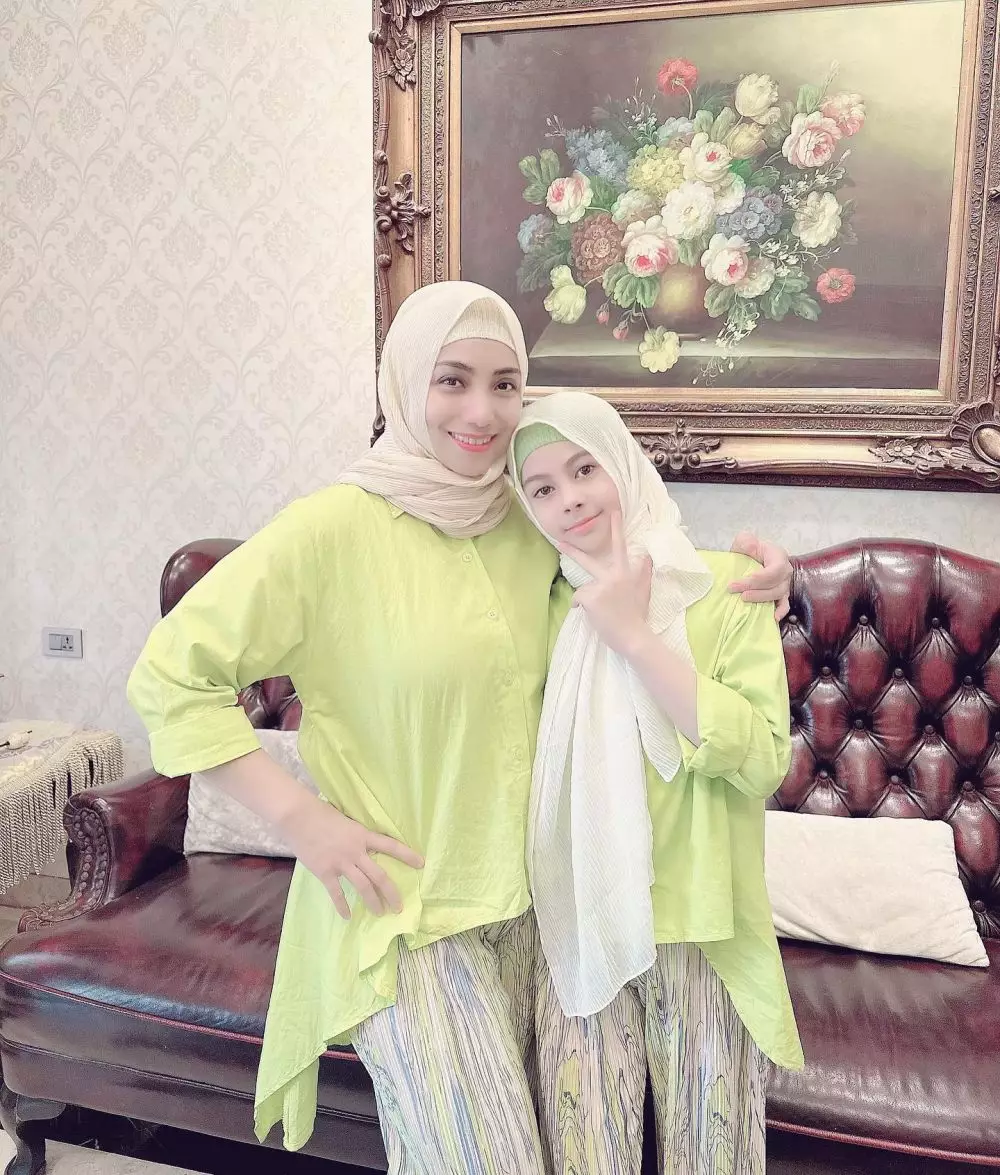 potret terbaru anak Siti KDI yang beranjak remaja © 2025 berbagai sumber potret terbaru anak Siti KDI yang beranjak remaja © 2025 berbagai sumber