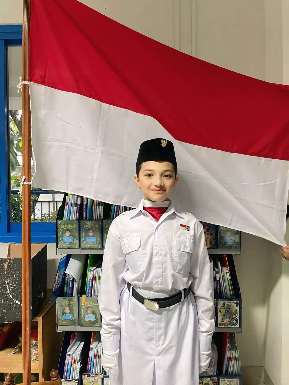 Arsy Hermansyah jadi petugas upacara © Instagram Arsy Hermansyah jadi petugas upacara © Instagram